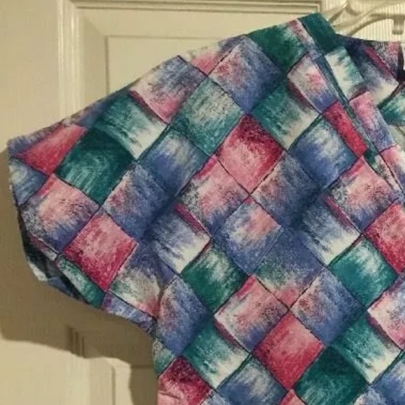 Woman's Medium Scrub Square Print - Picture 3 of 4